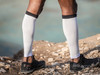 Opaski na łydki Compressport R2v2 Calf Sleeves White