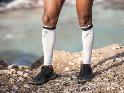 Opaski na łydki Compressport R2v2 Calf Sleeves White
